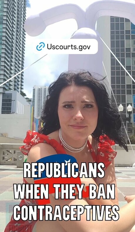 Notsoerudite naked model pic