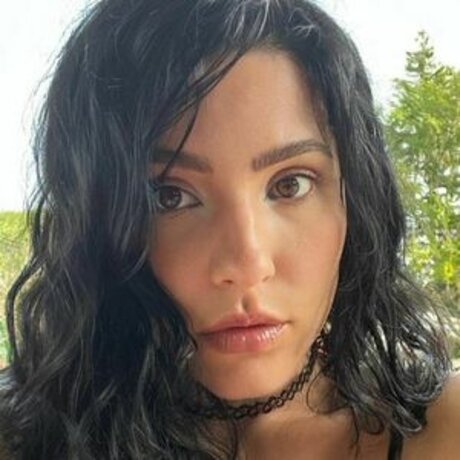 Notsoerudite pretty model pics