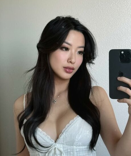 Winnie Chang pretty star pic