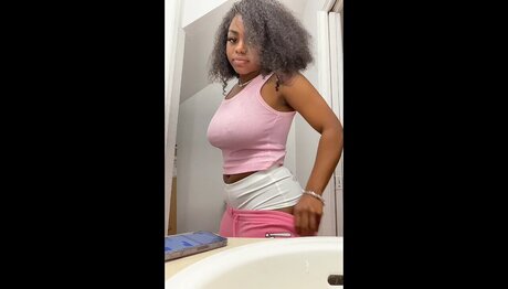 Colormebarbiee beautiful actress photo