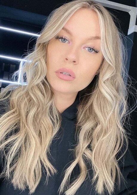 Dagi Bee top profile image