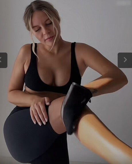 Dagi Bee hot pornstar pictures