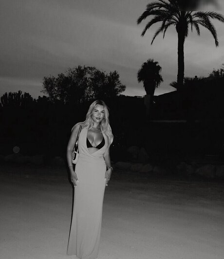 asian gangbang onlyfans beautiful photo