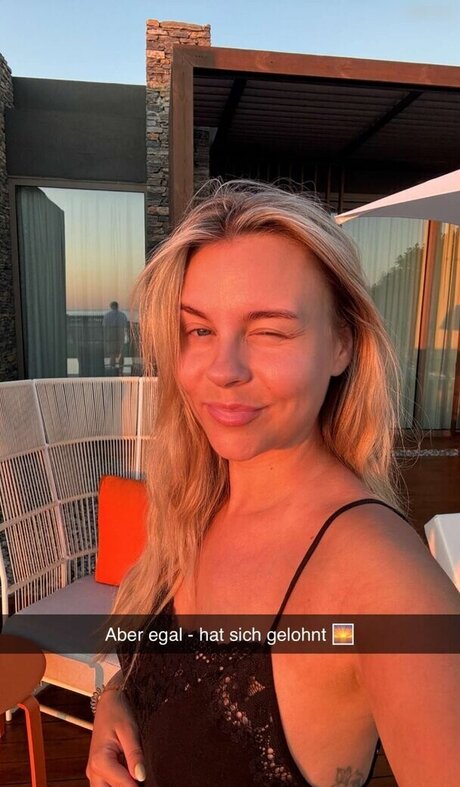 Dagi Bee sexy actress img