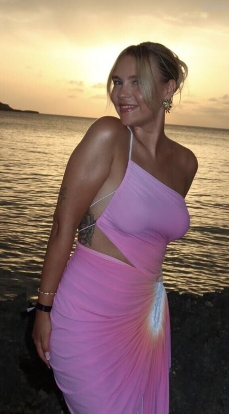 Dagi Bee pornstar art photo