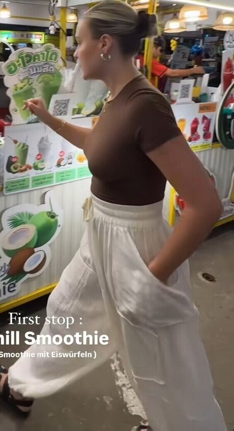 Dagi Bee model sexy pics