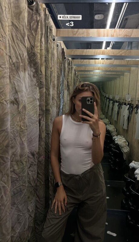 teacher milf onlyfans porn image