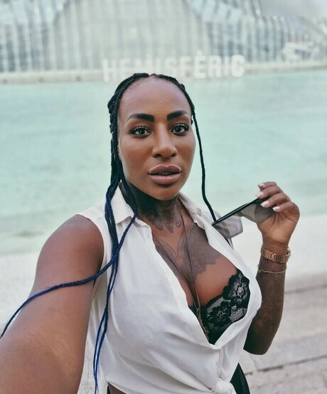 Josy Black top actress img