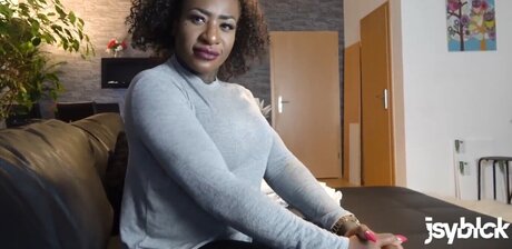 Josy Black model hd pic