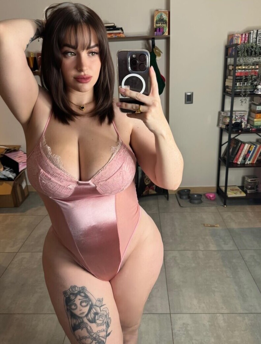 Lea Stays Peachy nude pornstar photo