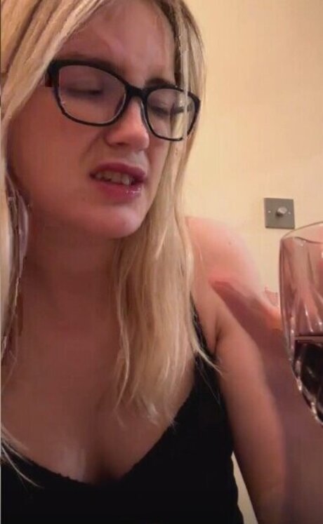 Emily xx model perfect pictures