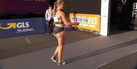 Gina L ckenkemper hd actress photos