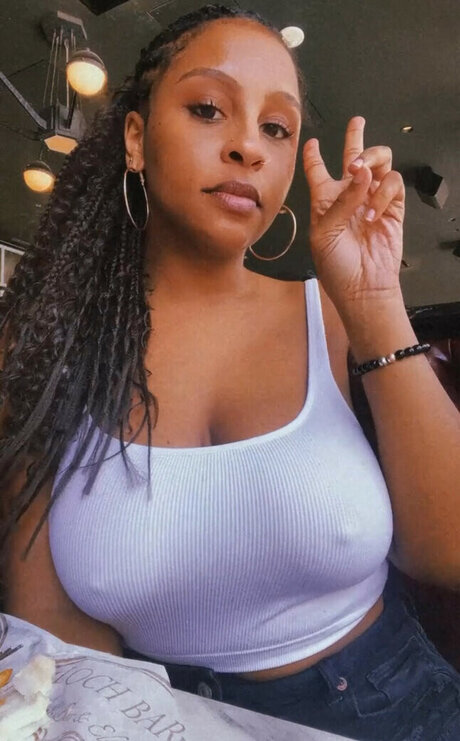 Juicy Couture sex model picture