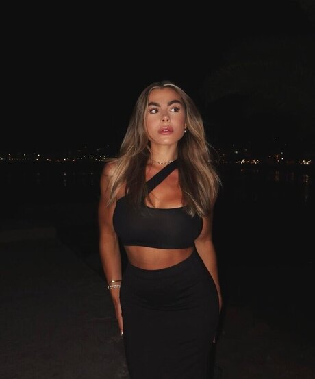 Lenaknk model nude photos