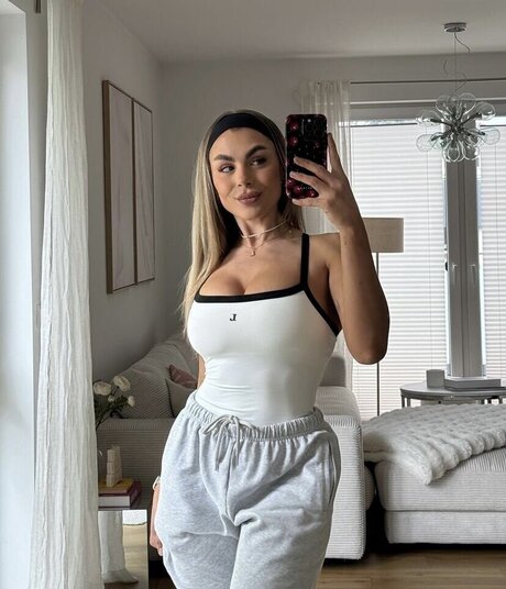 Lenaknk nice model pictures