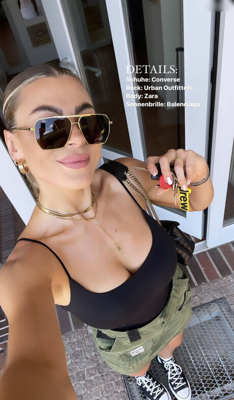 brunette petite onlyfans exclusive photo