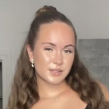 tall milf onlyfans exclusive images