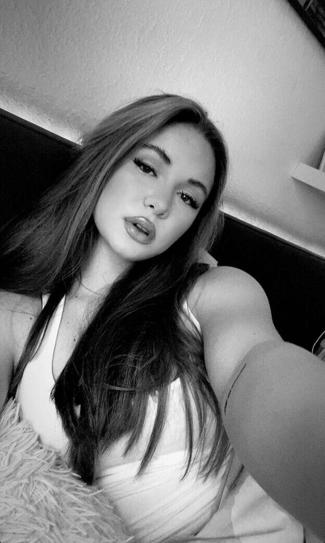 aileen slf art model img