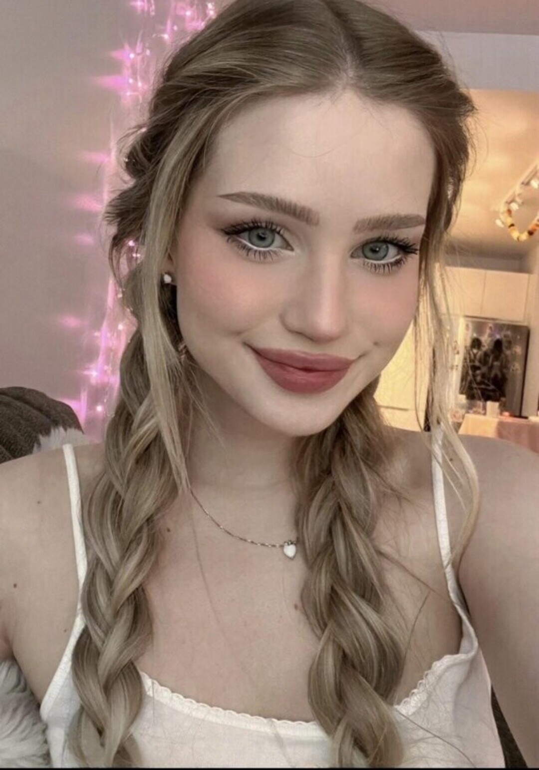 Ambieanne naked actress picture