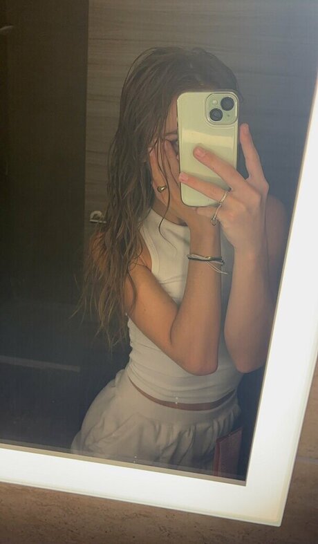 eastahh top profile image