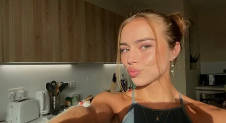 eastahh naked pornstar galleries