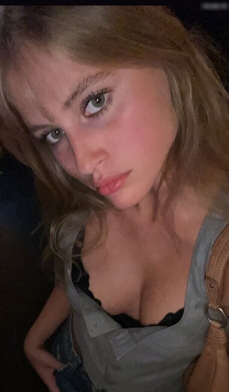 Zoe Kaeppele beautiful star pictures