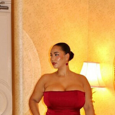 Katelyn Sade model exclusive picture