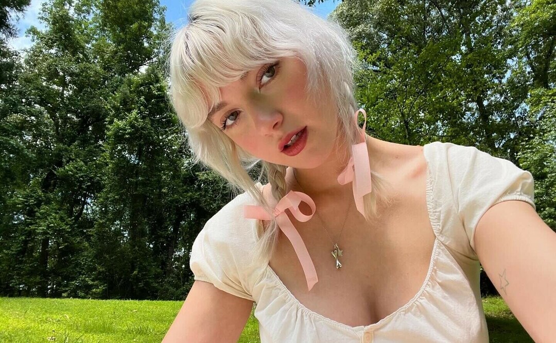 Girlpuppy nudes star archive