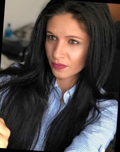 Larisa Aurora model high quality pics