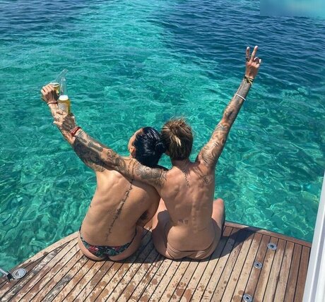 Prominent star erotic images