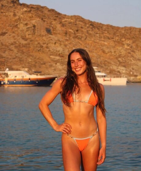 Prominent erotic star img