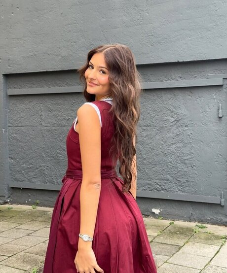 Videozeugs model nude img