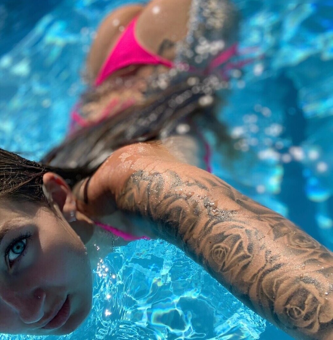 Gina Holly model art gallery