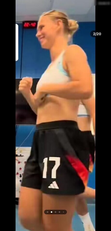 shaved onlyfans sexy photo