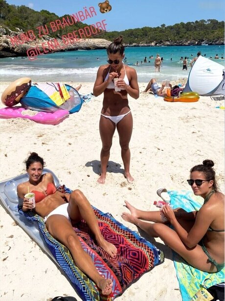 DFB Damen model art picture