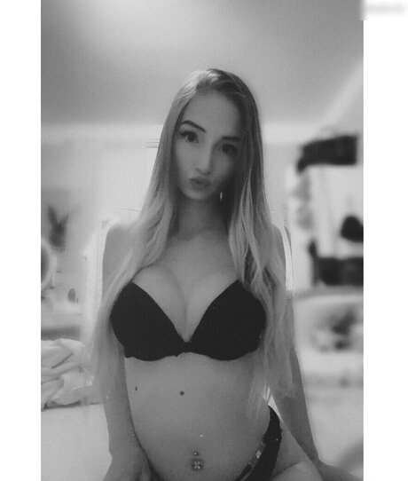 Nicki Anna high quality pornstar pictures