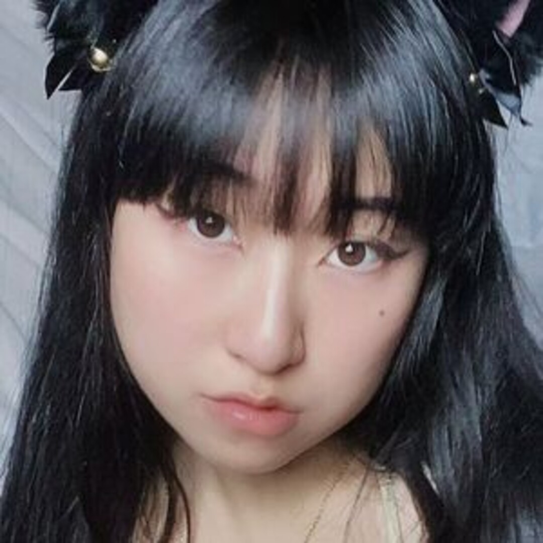 yungwitch pretty model pics
