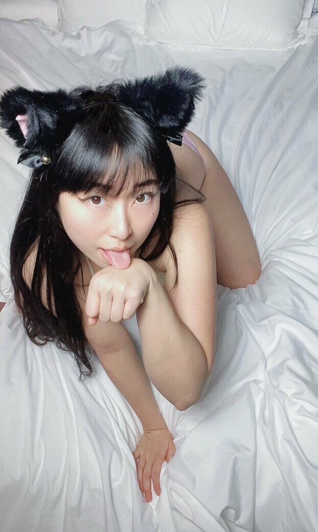 yungwitch high quality actress image