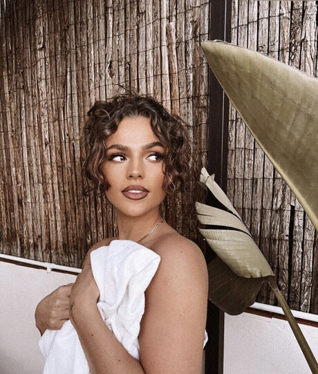 Jeje Lopes porn actress galleries