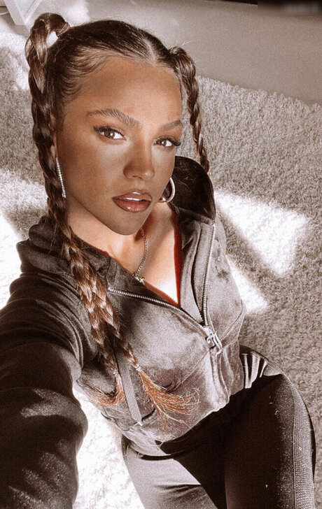 Jeje Lopes star hot pic