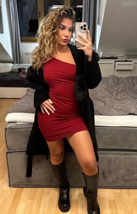 Sarah anca model perfect pic