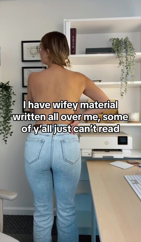 Brontenadine model erotic image