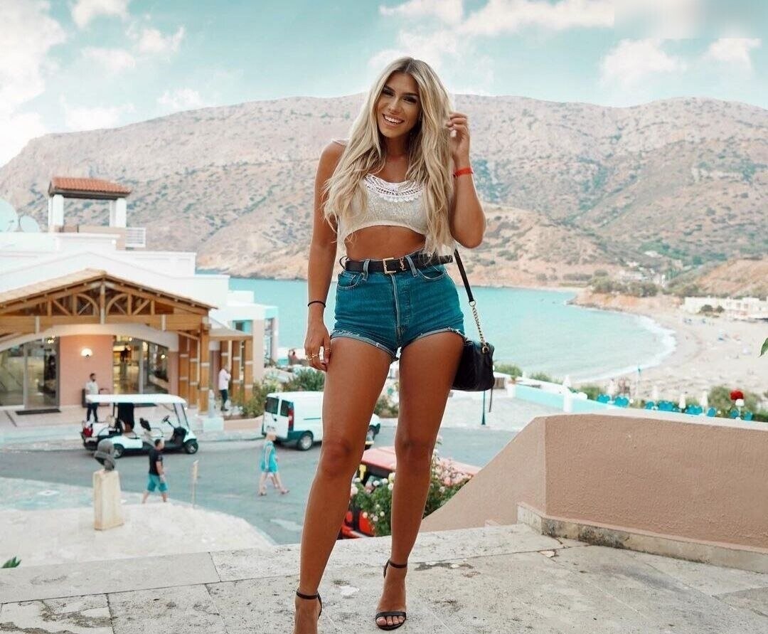 outside onlyfans adult pictures