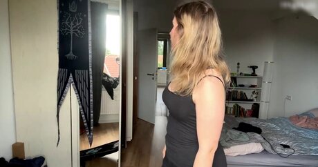 FormulaLena exclusive pornstar picture