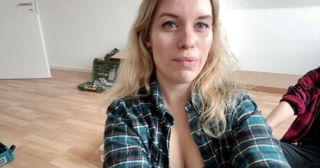 FormulaLena model naked galleries