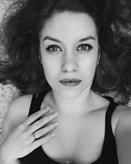 FormulaLena high quality pornstar images