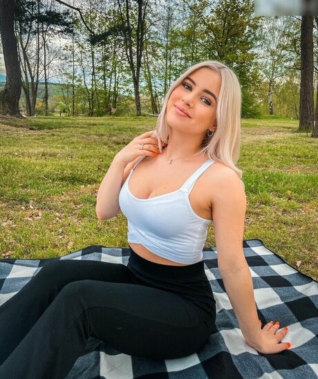 Itsmisabell pornstar naked photo