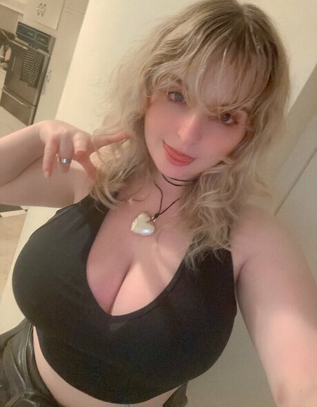 Aretteepls pornographic model pictures