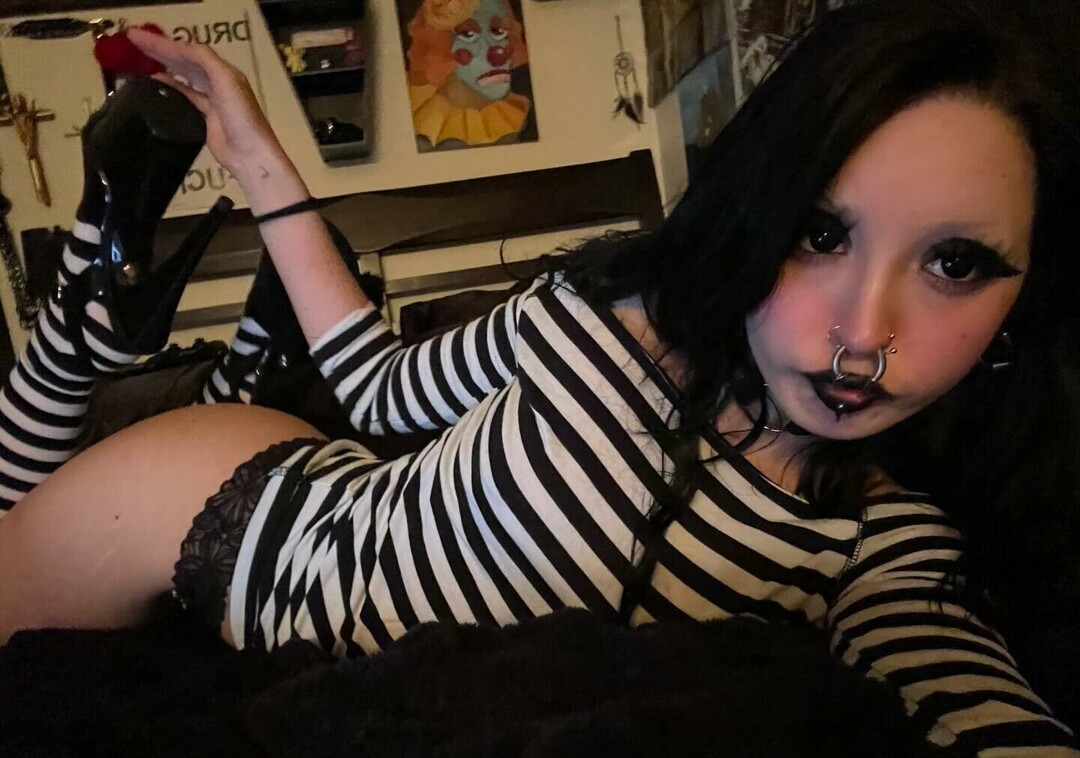 Wuvmia model xxx photo