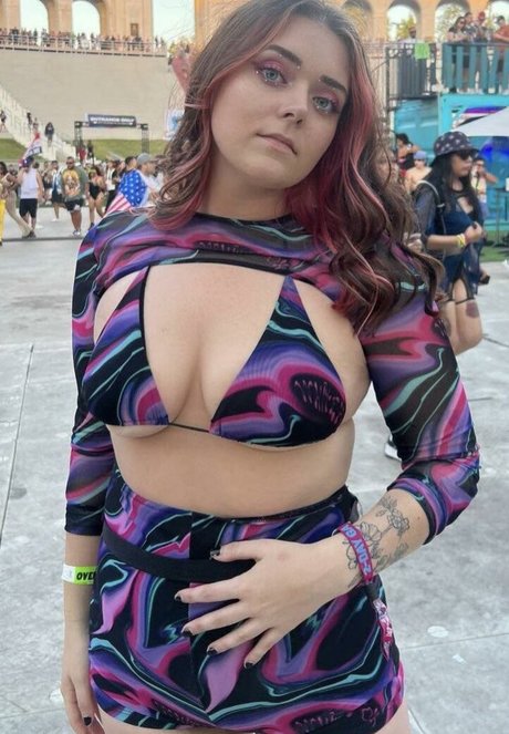 Smosh Girls model pornographic images